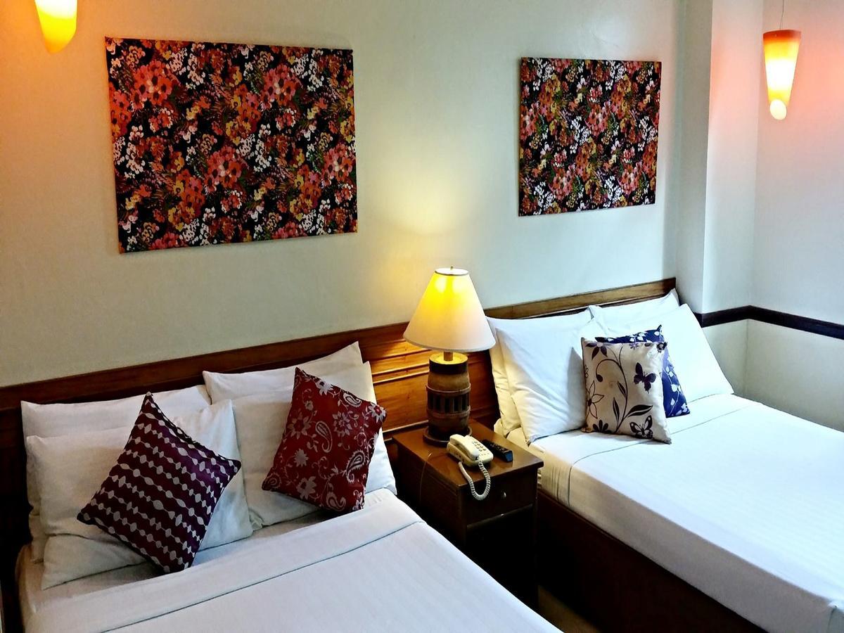 Cabanatuan City La Parilla Hotel מראה חיצוני תמונה