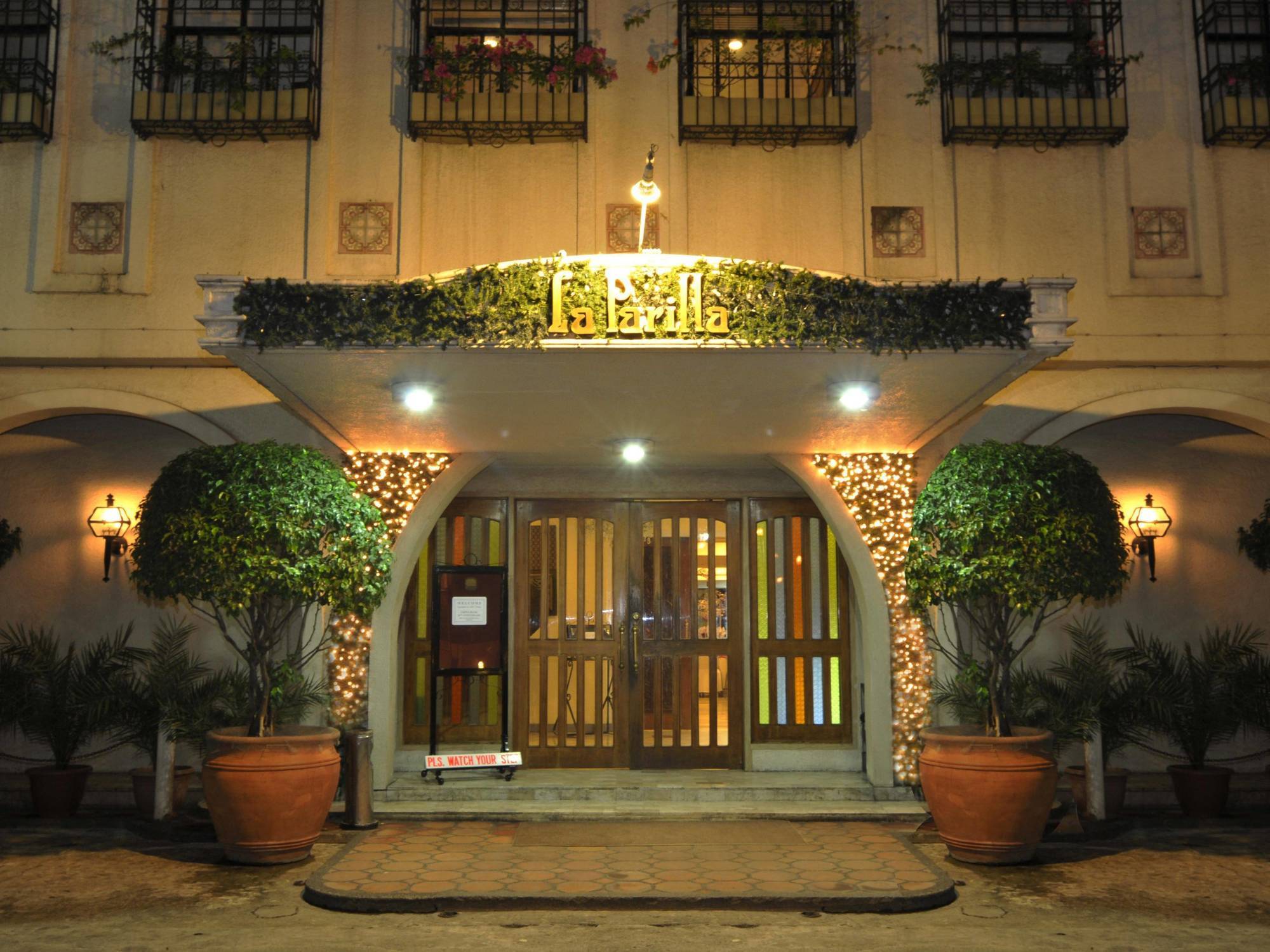 Cabanatuan City La Parilla Hotel מראה חיצוני תמונה